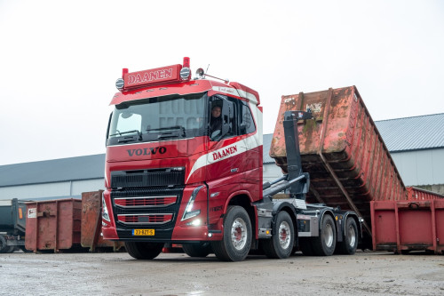 Volvo FH16-750 8x4WS 04